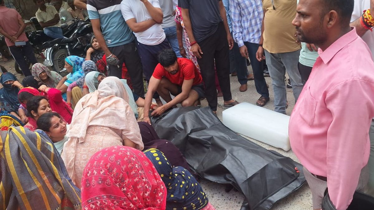 ghaziabad murderurder was done in front of the police station and person who gave shelter to the murderers was caught by the police