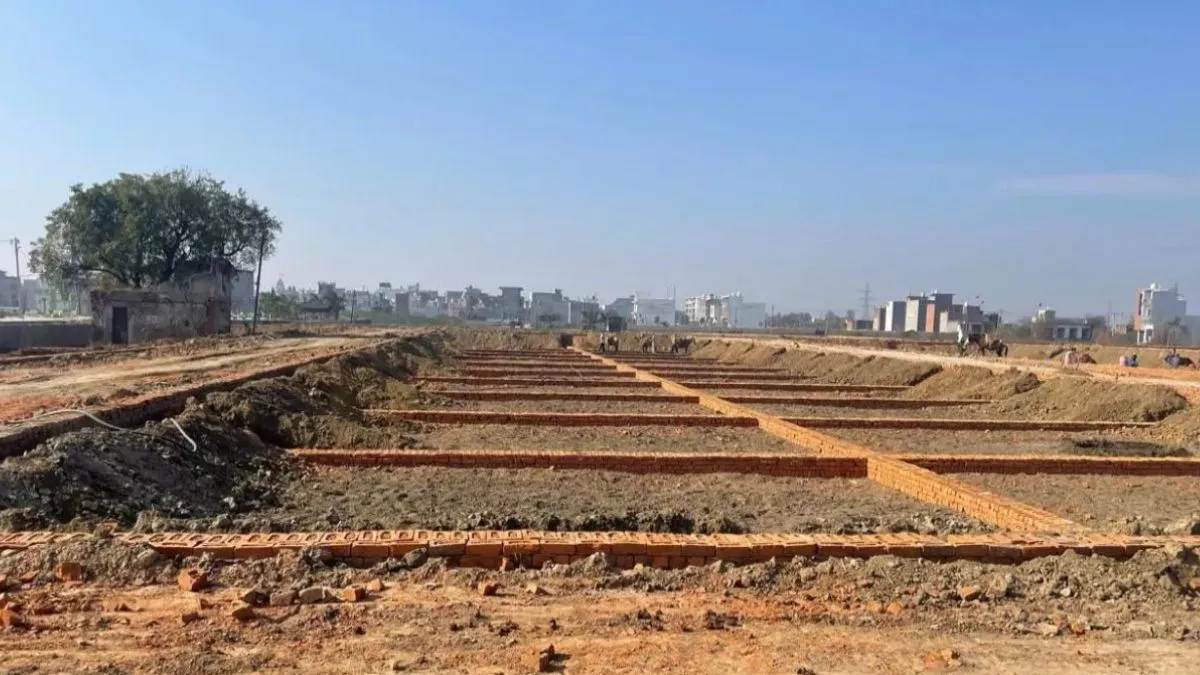 Hapur में करोड़ों का खेल उजागर, DM ने लगाया था 35 लाख रुपये का जुर्माना; हैरान कर देगी पूरी रिपोर्ट