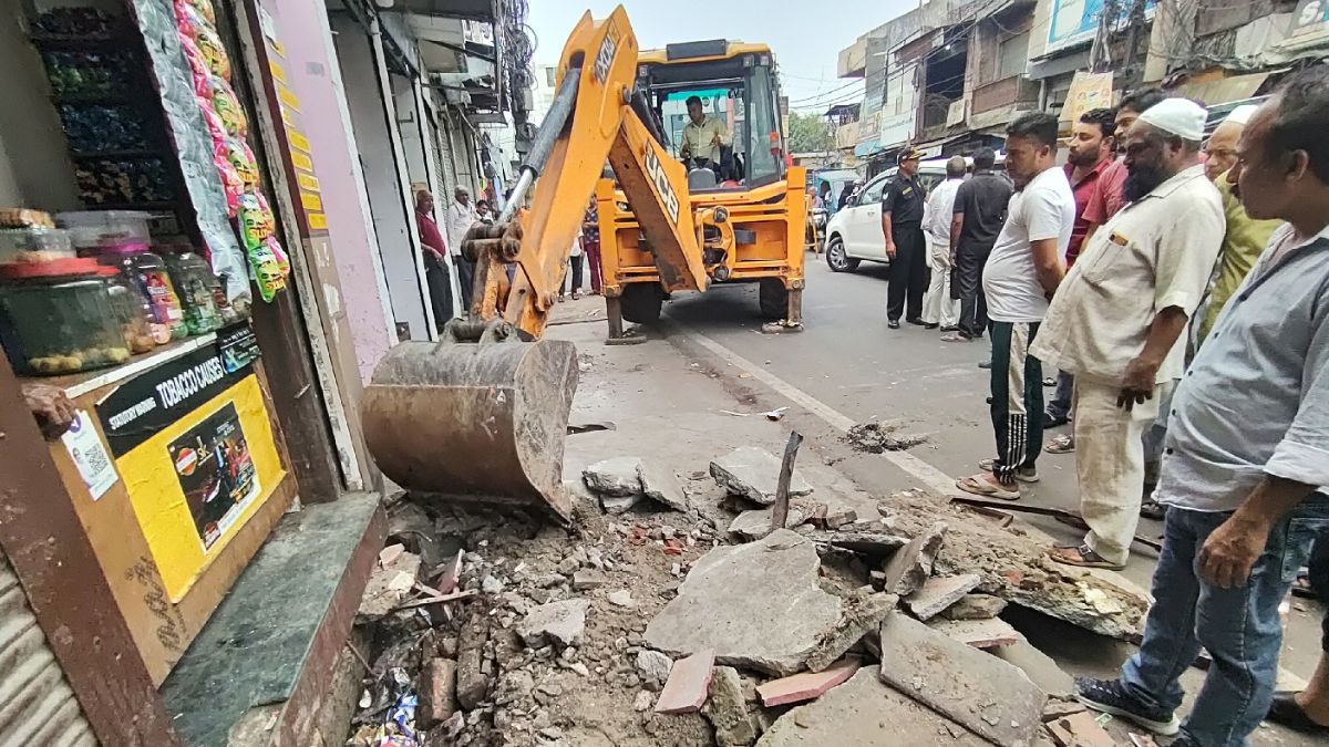 sdm transferred and bulldozer stopped more than 100 houses and shops demolished in week