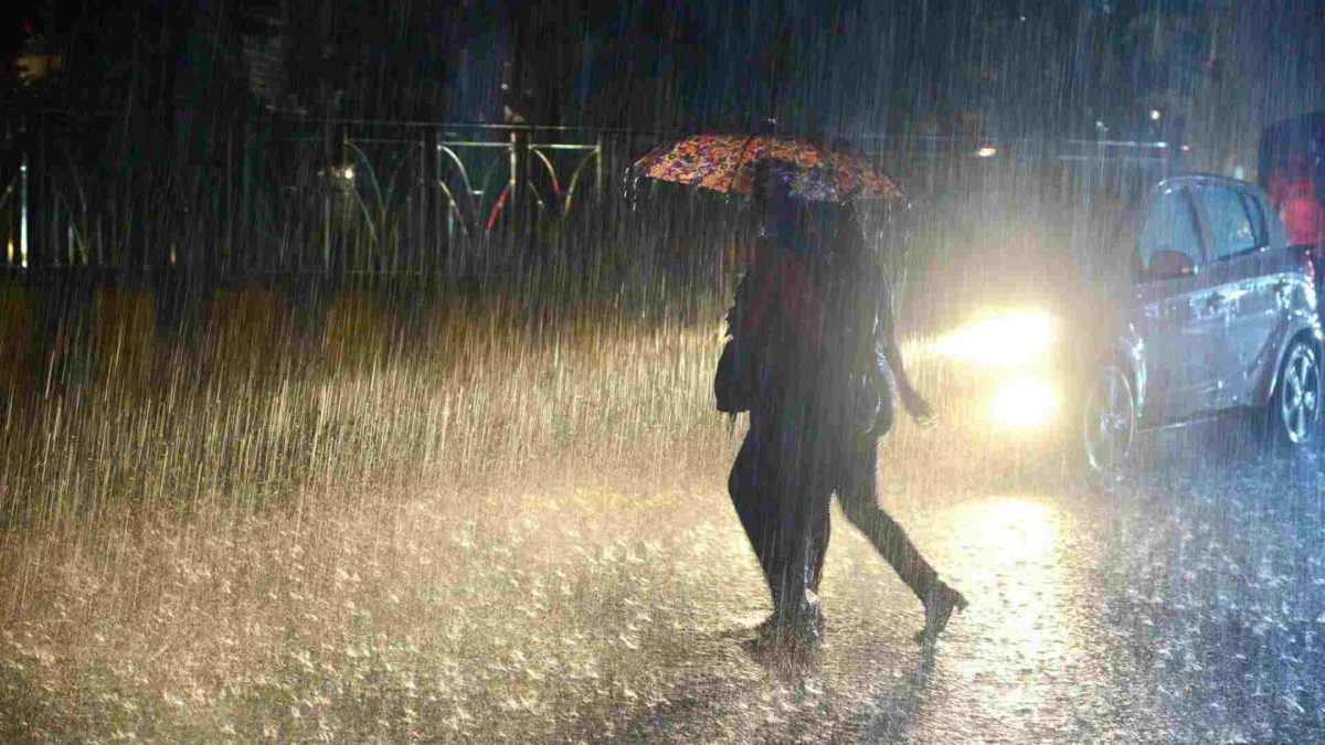 https://www.jagranimages.com/images/2025/06/23/article/image/Rain-(1)-1750636678104.jpg