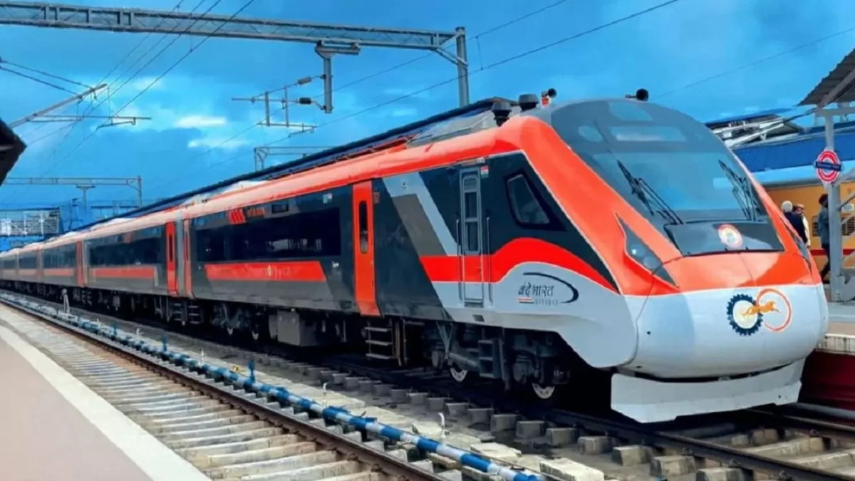 the ultramodern vande bharat got a platform without indication board on the first day