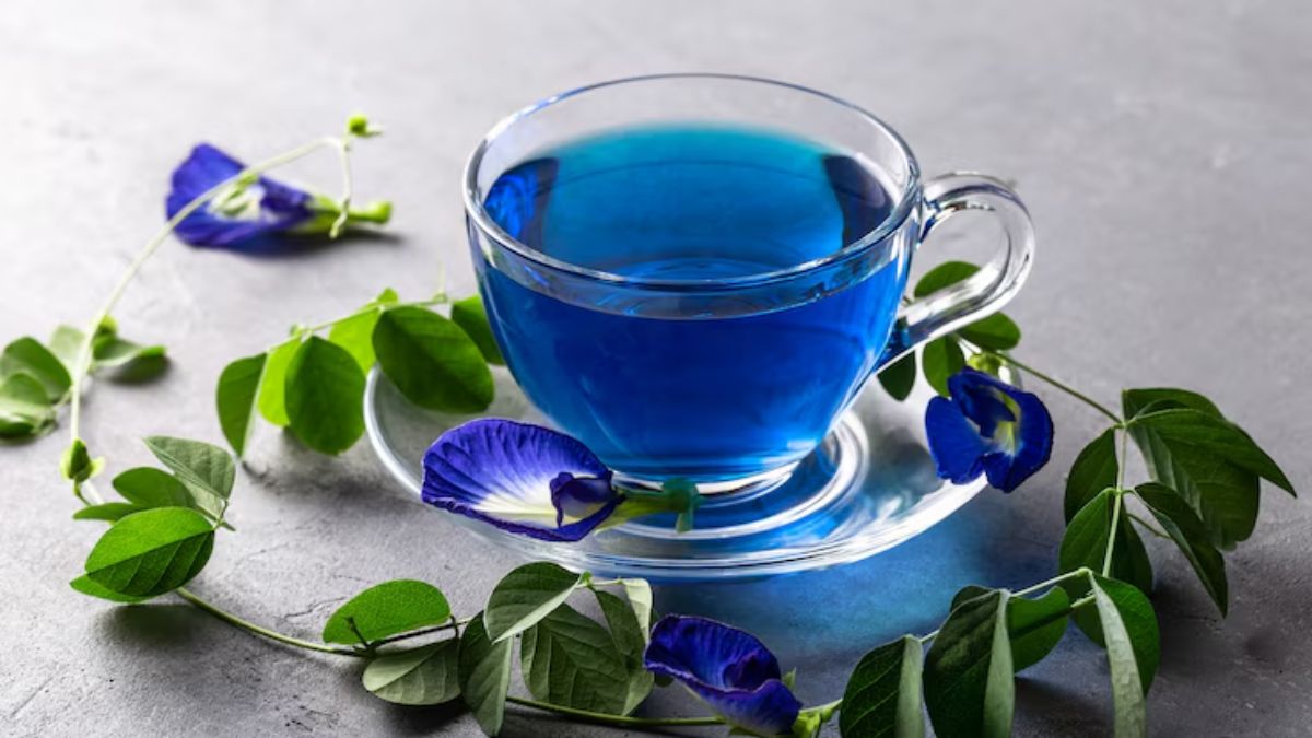 https://www.jagranimages.com/images/2025/06/23/article/image/blue-tea-benefits-1750648860395.jpg