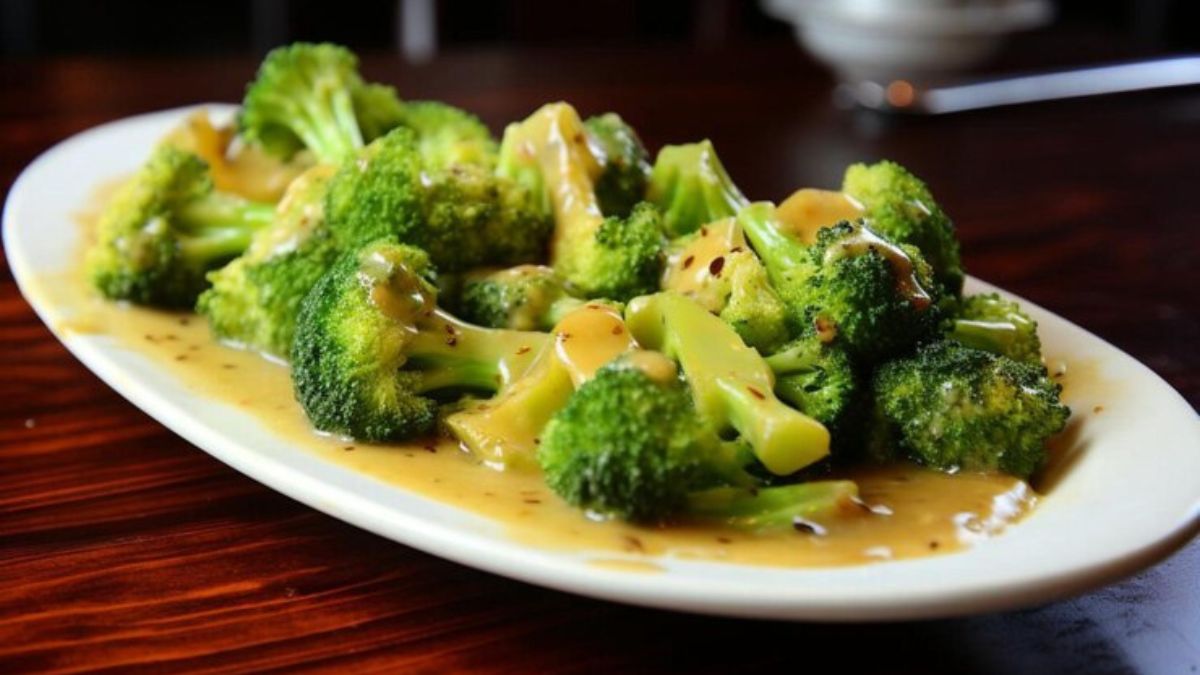 https://www.jagranimages.com/images/2025/06/23/article/image/malai-brocolli-recipe-1750693578503.jpg