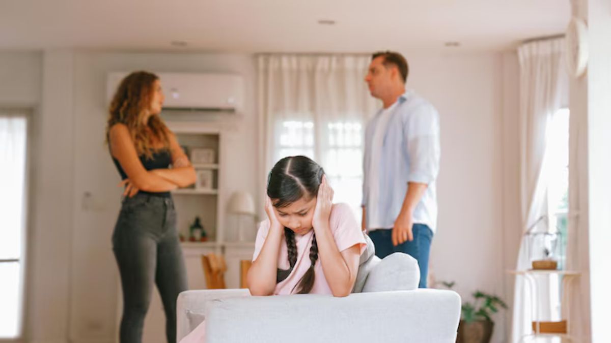 https://www.jagranimages.com/images/2025/06/23/article/image/toxic-parenting-1750686533949.jpg