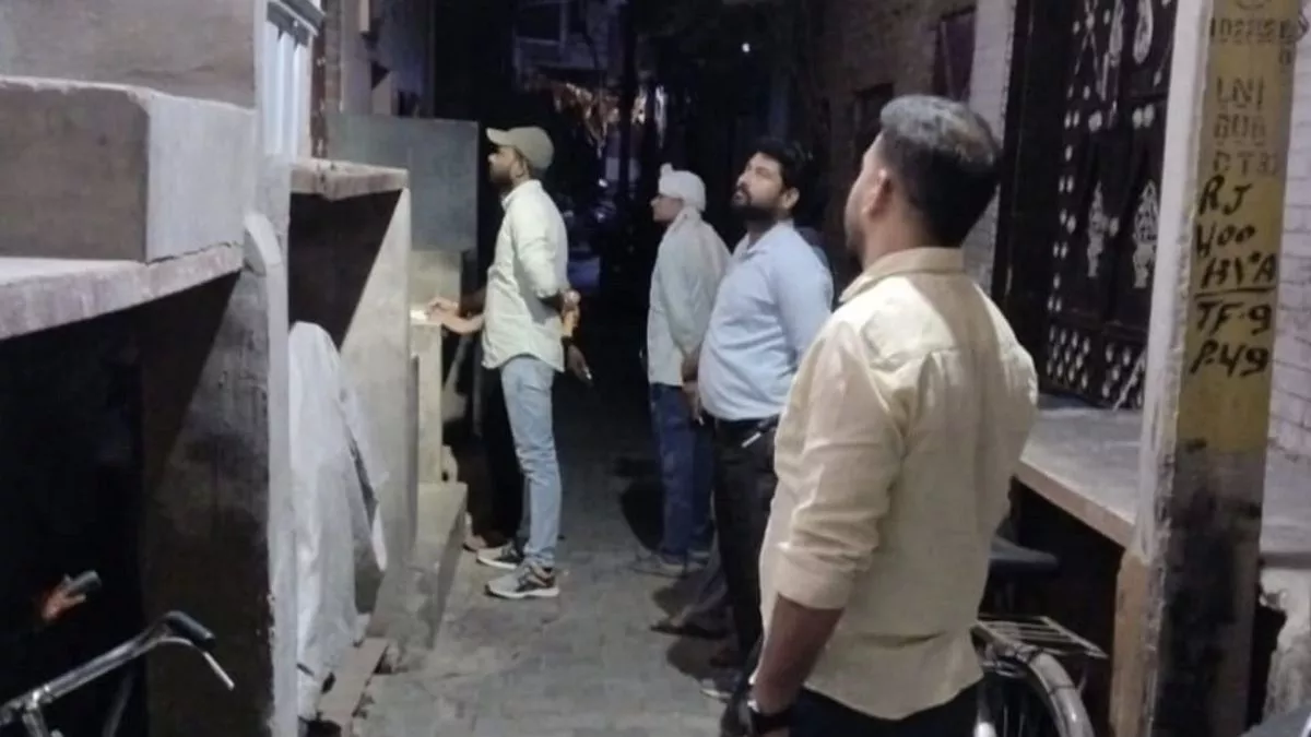 uppcl electricity department team going door to door again in up disconnected connections of 31 houses