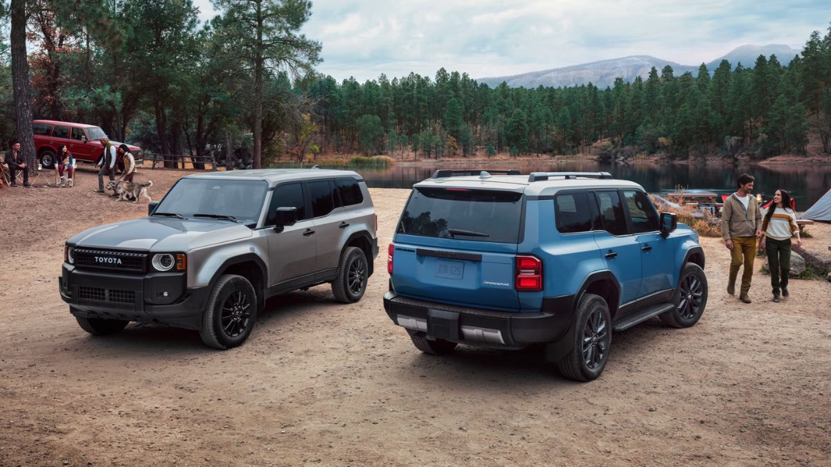 https://www.jagranimages.com/images/2025/06/24/article/image/2025-Toyota-Land-Cruiser-Prado-1750772788614.jpg
