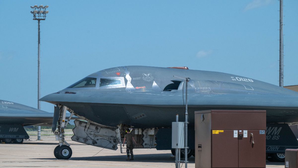 https://www.jagranimages.com/images/2025/06/24/article/image/B-2-Bombers--1750777752659.jpg