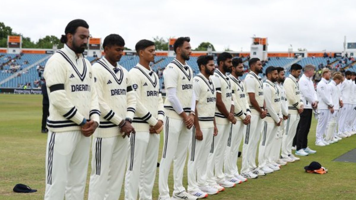 https://www.jagranimages.com/images/2025/06/24/article/image/IND-vs-ENG-black-armbands--1750760884537.jpg