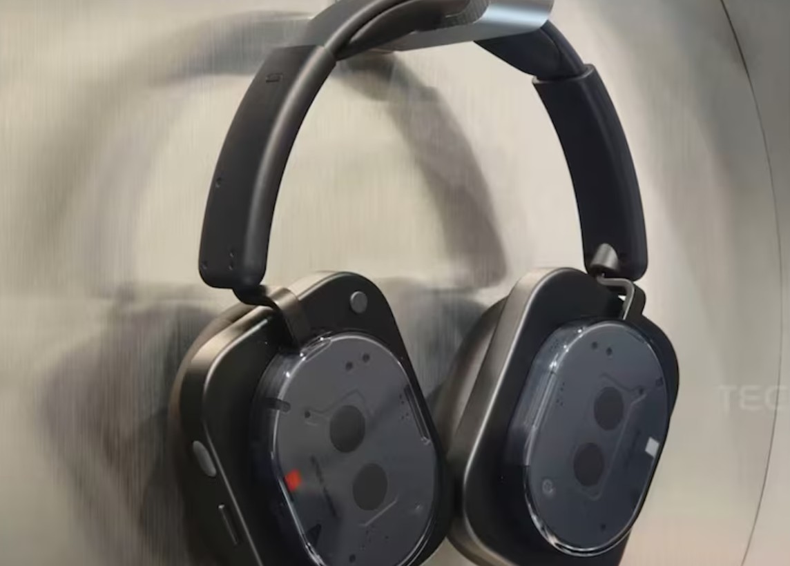 https://www.jagranimages.com/images/2025/06/24/article/image/Nothing-Headphone-1_-1750766550475.jpg