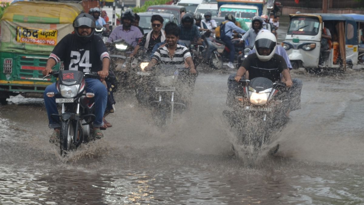 https://www.jagranimages.com/images/2025/06/24/article/image/rain-water-agra-1750745501078.jpg