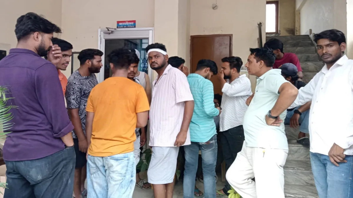 Rishikesh: होम स्टे में अतिरिक्त गद्दा लगाने को लेकर विवाद, मालिक और मैनेजर ने राजस्थान के यात्रियों को पीटा