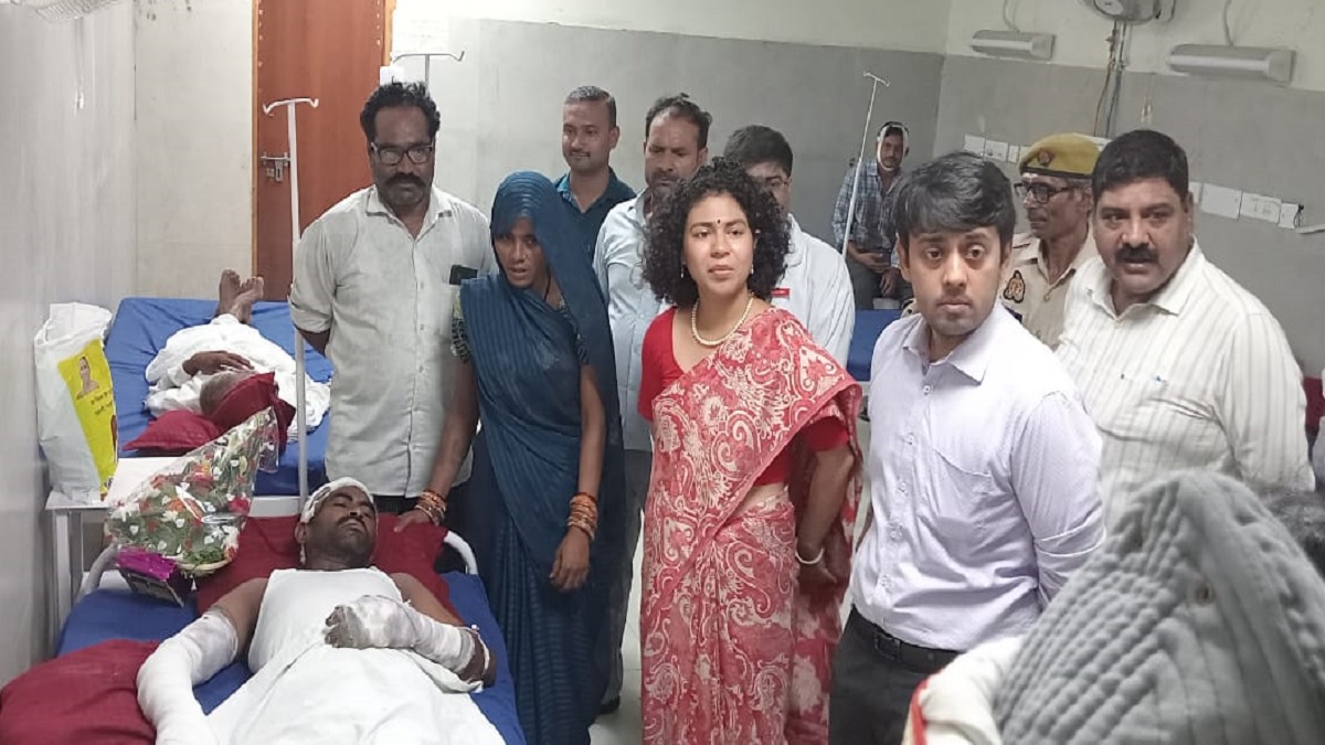 dm lakhimpur durga shakti nagpal met brave mihilal who fought with leopard in lakhimpur kheri