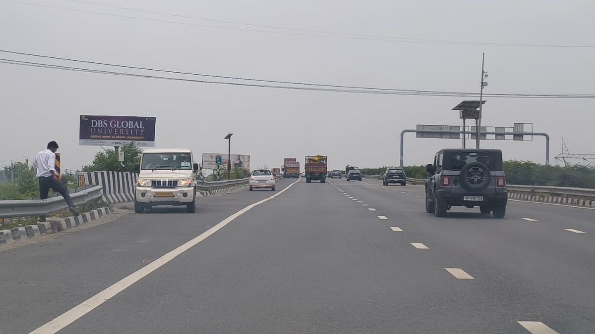 negligence over the ban on two wheelers on delhi meerut expressway cost them dearly three people travelling on bike