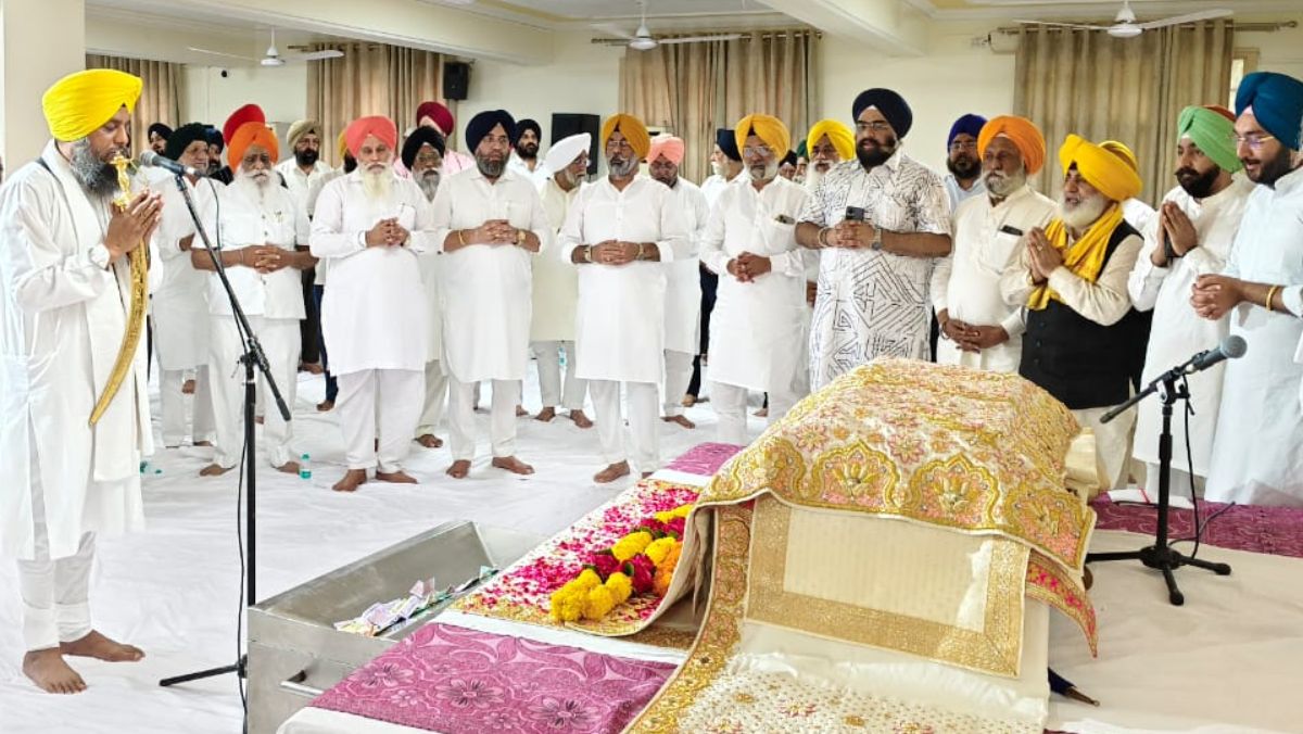 harmeet singh kalka became the president in the delhi sikh gurdwara management committee 10 new members were also elected