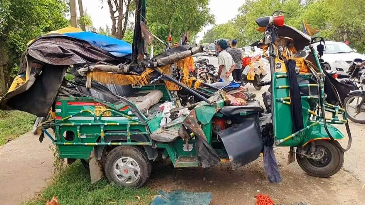 Punjab Accident: जालंधर के फिल्लौर में ऑटो और कार के बीच भीषण टक्कर, हादसे में सास-बहू सहित चार लोगों की मौत
