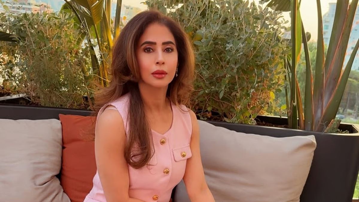 https://www.jagranimages.com/images/2025/06/25/article/image/Urmila-1750856471698.jpg