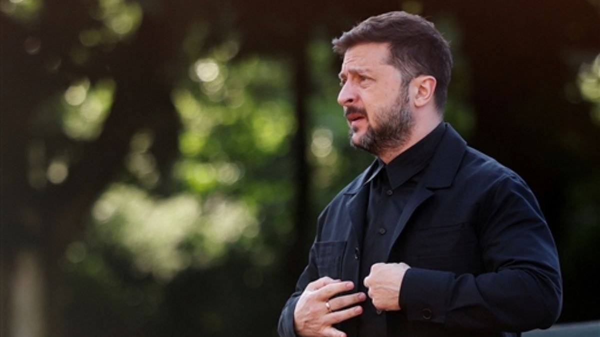 https://www.jagranimages.com/images/2025/06/25/article/image/Zelensky-suit-outfit-1750874957785.jpg