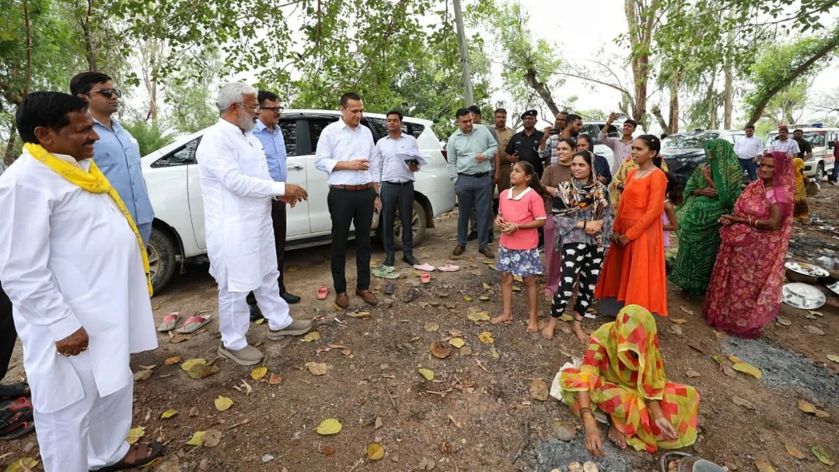 मंत्री स्वतंत्र देव सिंह ने एक दर्जन से ज्यादा गांवों का किया दौरा, बुंदेलखंड के 90 प्रतिशत ग्रामीण घरों में हो रही नल से जल की सप्लाई