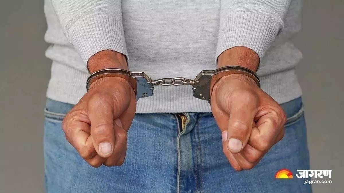 https://www.jagranimages.com/images/2025/06/25/article/image/thief_news-1750855529934.jpg