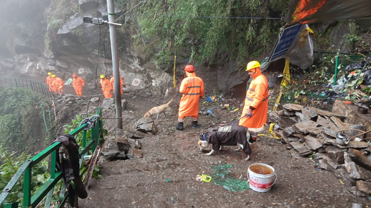 https://www.jagranimages.com/images/2025/06/25/article/image/yamunotri-landslide-1750840906160.jpg
