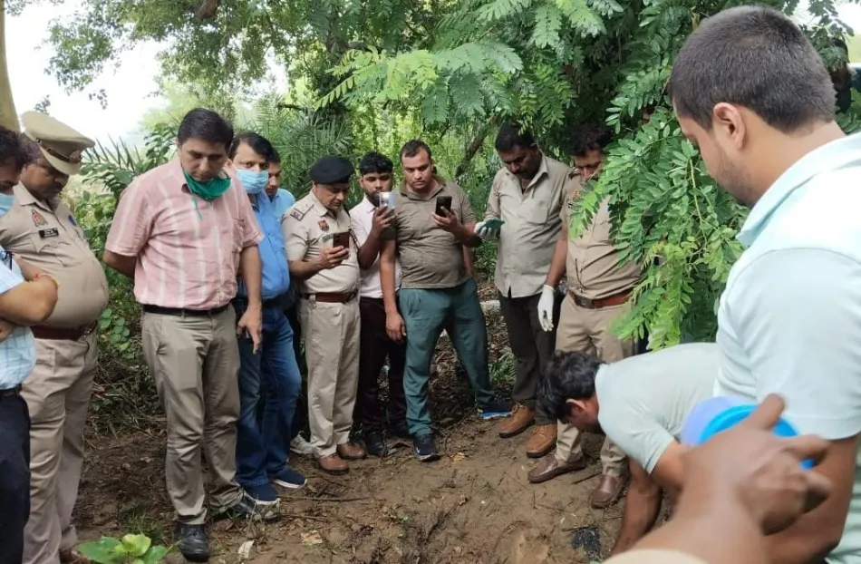 UP News: डेढ़ करोड़ के लालच में दोस्तों ने ही की थी हरियाणा के युवक की नृशंस हत्या, जमीन खोदकर निकाला गया शव