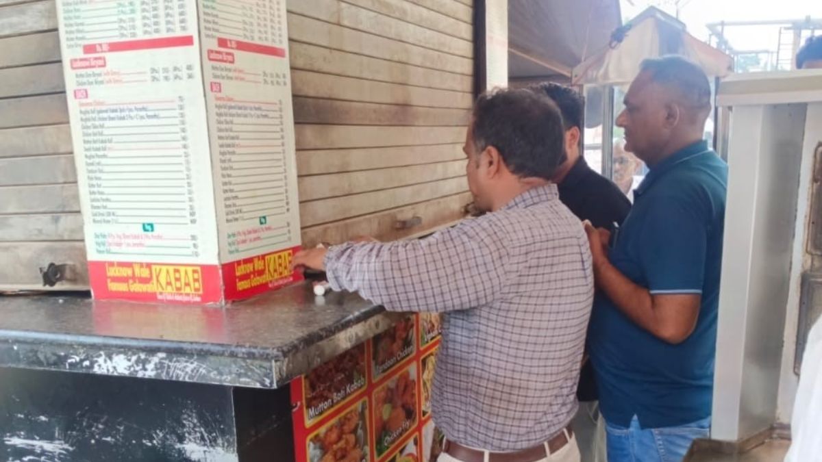 big action in greater noida nine hawkers seized action created panic among people