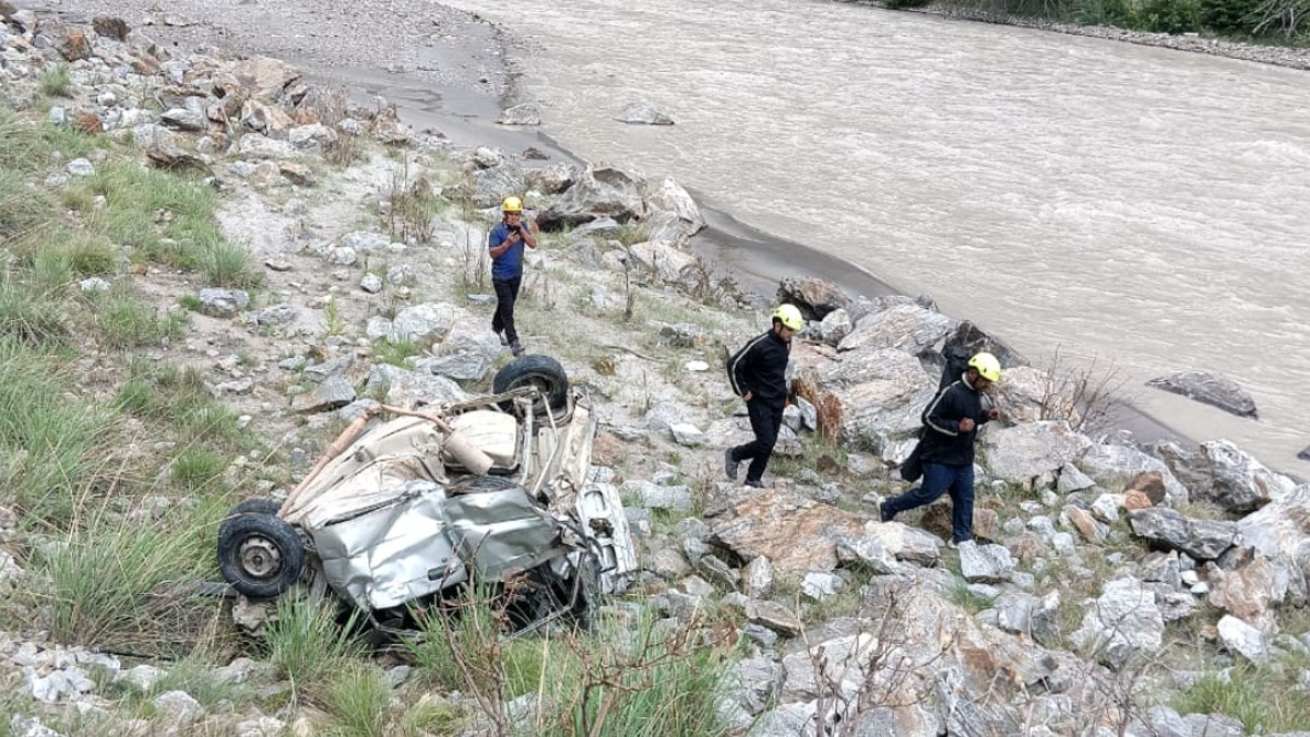 several days old accident car found in niti valley bodies of two youths recovered