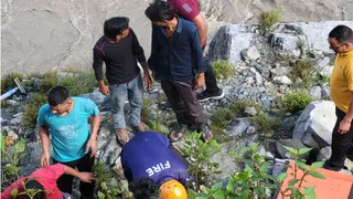 खुशी-खुशी तीन धामों के दर्शन के बाद अत में जा रहे थे बदरीनाथ धाम। जागरण