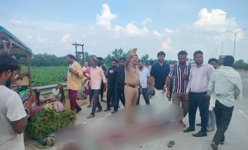 अनियंत्रित गाड़ी की टक्कर से ई-रिक्शा सवार छह मजदूर घायल, पटना फ्लाईओवर के पास हुई दुर्घटना