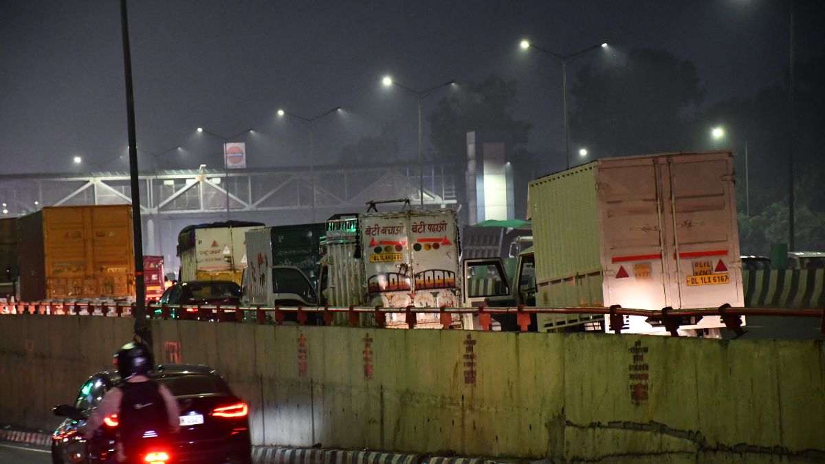 delhi mcds toll has become a problem ghaziabad and noida drivers face traffic jams every day