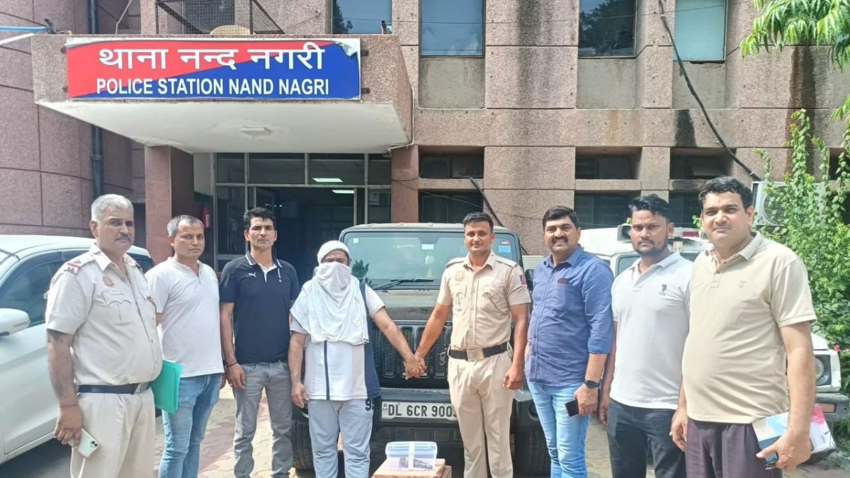 thar coming from opposite direction hit a cart driver shot the fruit vendor when he protested