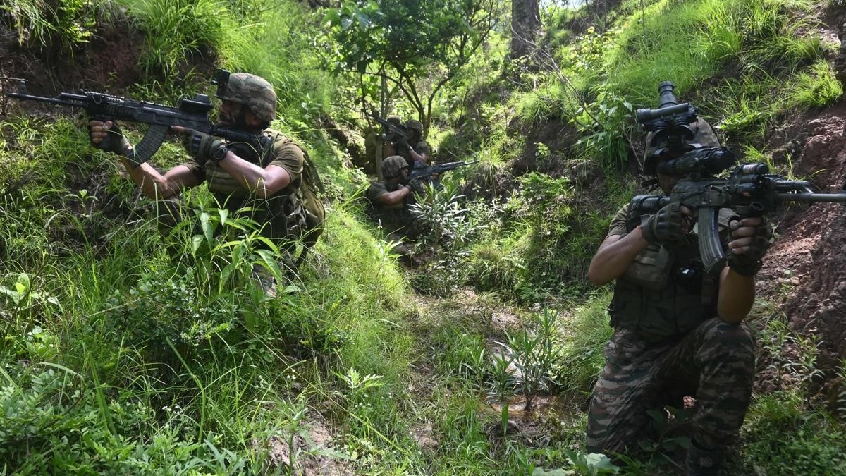 https://www.jagranimages.com/images/2025/06/27/article/image/Soldiers_at_Loc-1750999453634.jpg