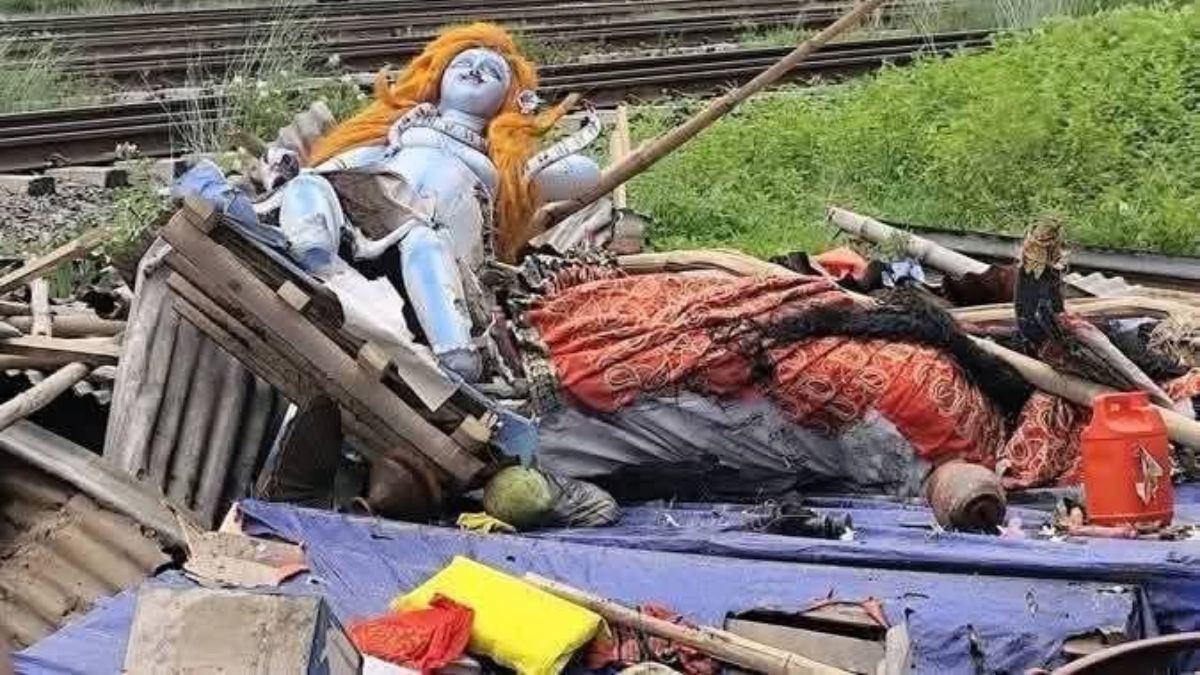 https://www.jagranimages.com/images/2025/06/27/article/image/bangladesh-durga-temple-1751025070081.jpg