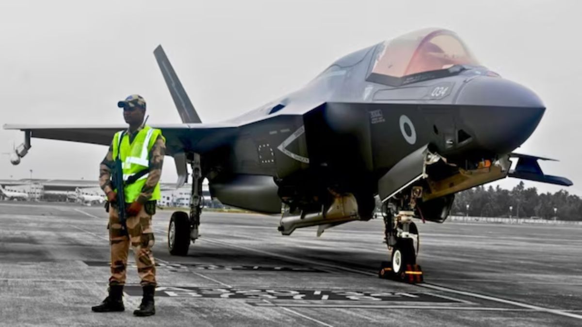 https://www.jagranimages.com/images/2025/06/27/article/image/f-35b-kerala-hangar-1751035008986.jpg