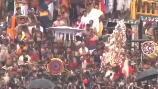 रथ यात्रा को लेकर उमड़ रही लोगों की भीड़। (जागरण फोटो)