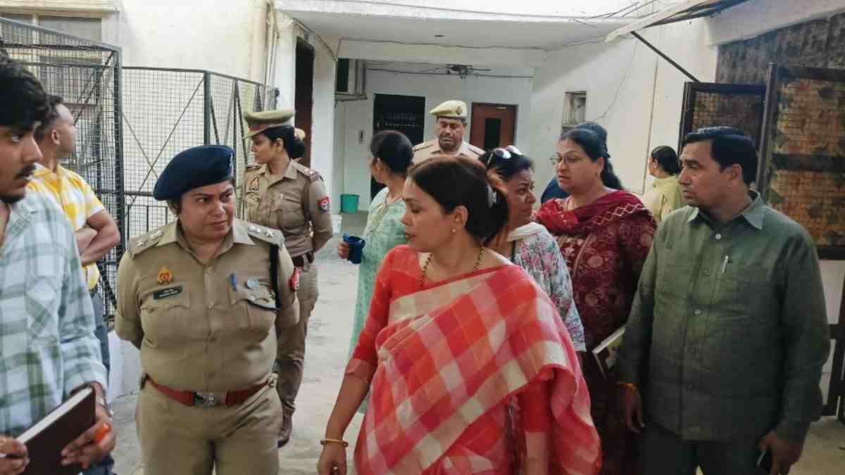 https://www.jagranimages.com/images/2025/06/27/article/image/old-age-home-(1)-1751020977056.jpg