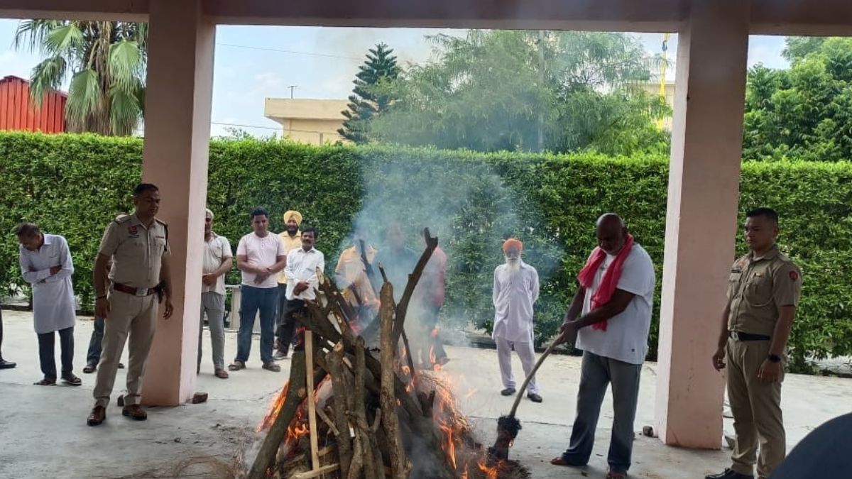 https://www.jagranimages.com/images/2025/06/27/article/image/romil-vohra-1751017803063.jpg