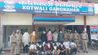 गंगनहर कोतवाली में पकड़े गये आरोपित साथ में पुलिस टीम। पुलिस विभाग