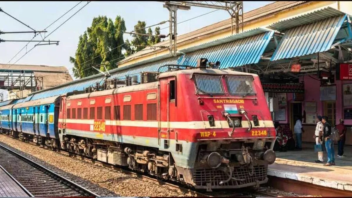 https://www.jagranimages.com/images/2025/06/27/article/image/train_latest_news-1751018990959.jpg