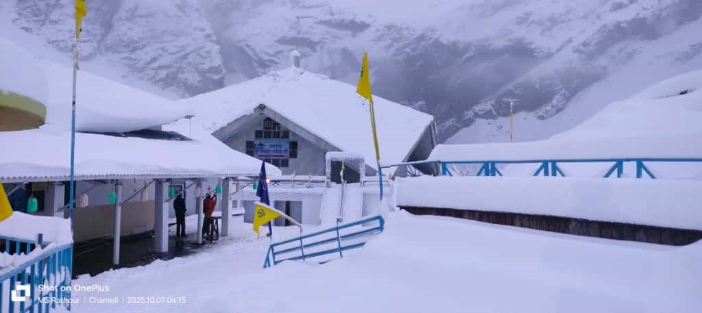 record pilgrims visit hemkund sahib lokpal temple