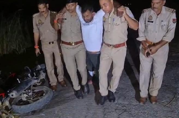headmaster robbed after accepting lift thief shot in encounter