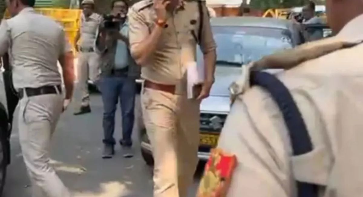 delhi police arrests 28 illegal bangladeshi immigrants