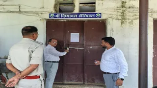 हैदरनगर के मां बिंध्यवासिनी समेत दो हॉस्पिटल को प्रसासन ने सील कर दिया है।