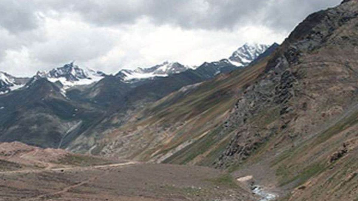 the western disturbance weakened in himachal bringing relief from the cold due to sunny weather the weather will remain clear until october 14