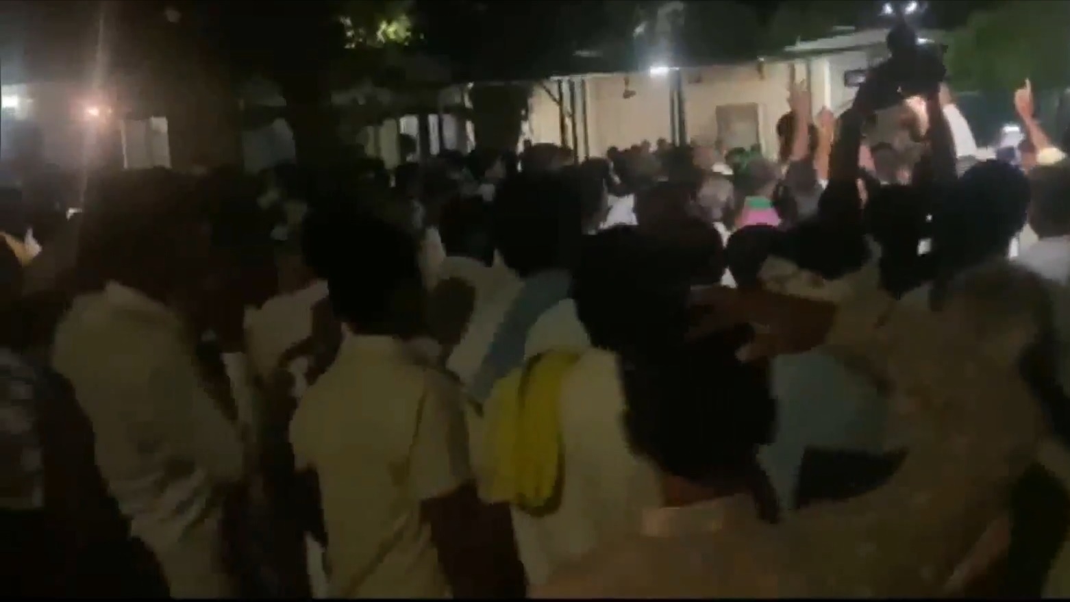 rjd mla rekha devi faces protest at rabri devis residence