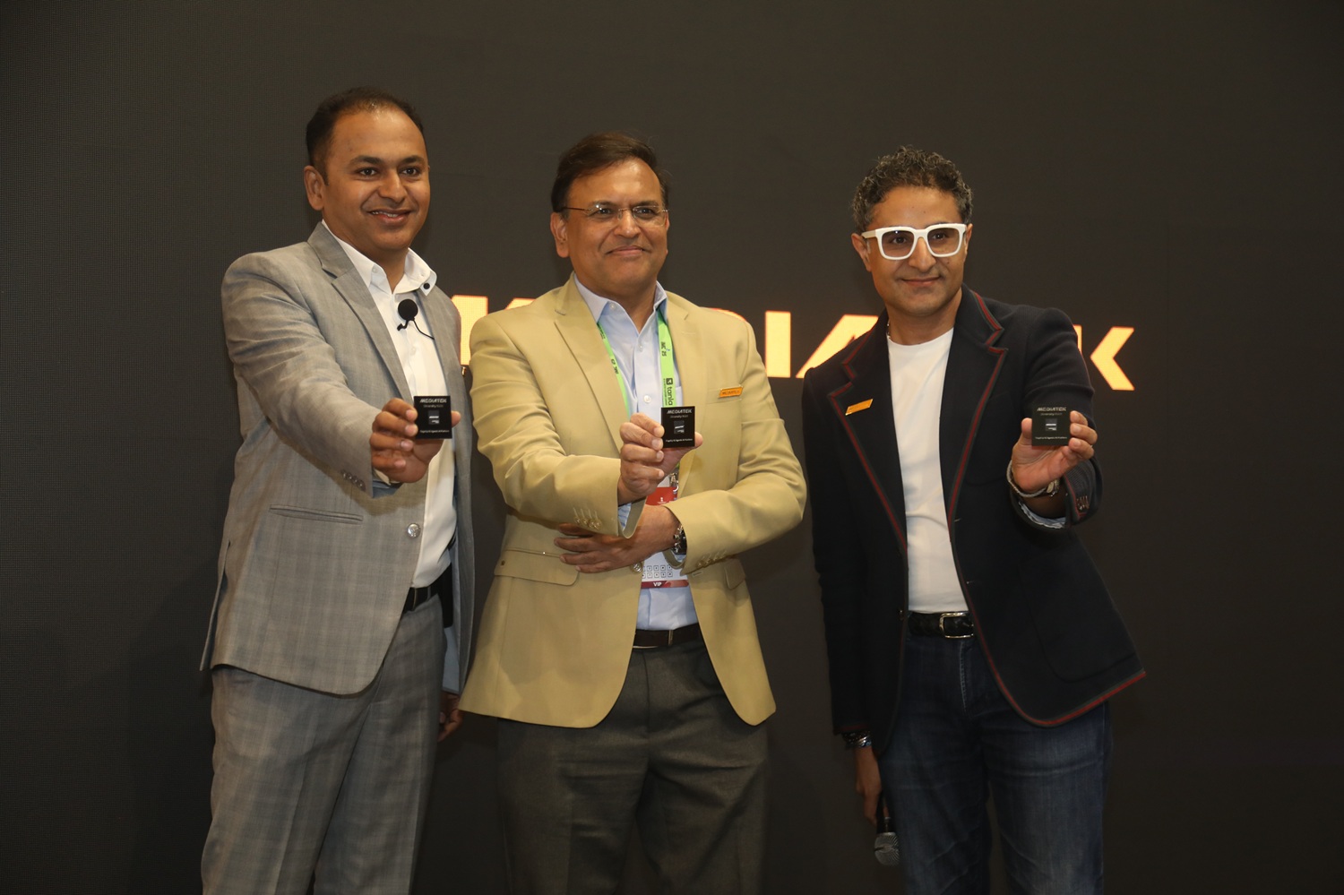 mediatek unveils ai and gaming powerhouse dimensity 9500