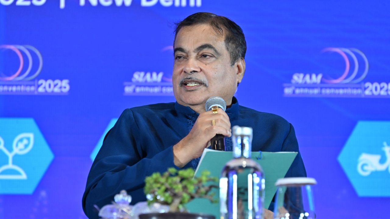 nitin gadkari announces waste to roads initiative garbage to be used in new road construction
