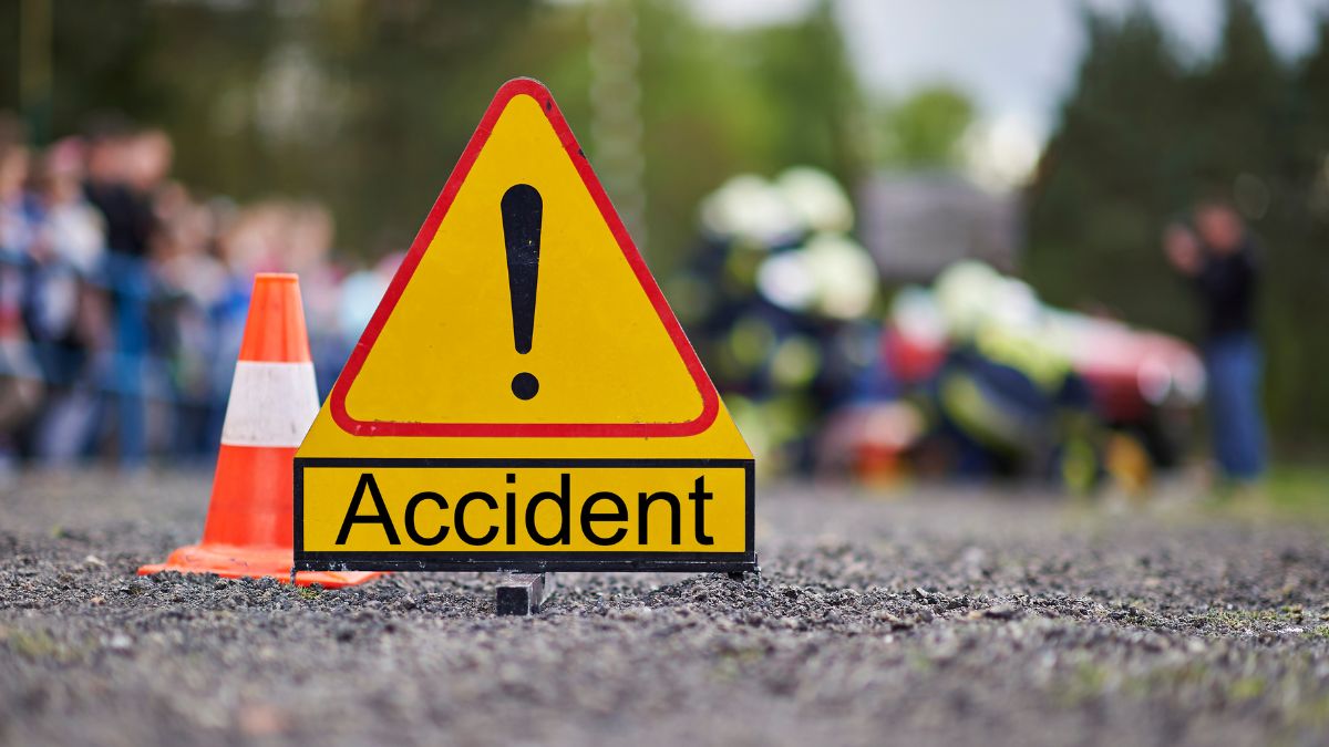 porsche car crash highspeed racing accident on mumbai highway