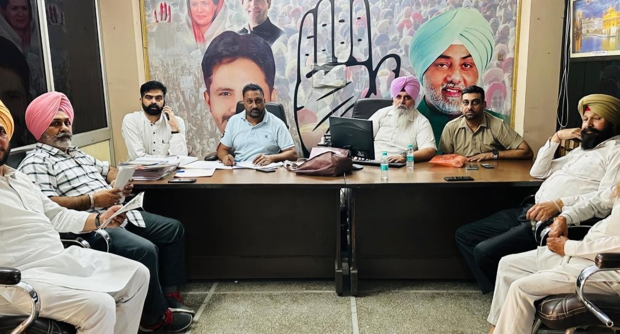 congress launches vote chor gaddi chhod campaign doortodoor forms