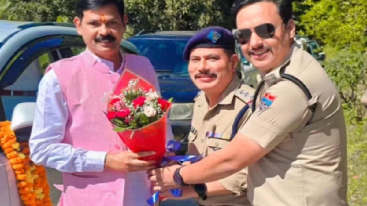 police officer and his companions are in news again